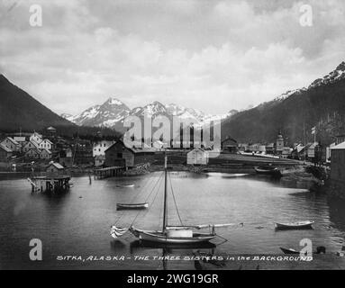 Three Sisters Mts. (Hintergrund), zwischen c1900 und c1930. Stockfoto