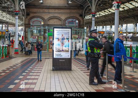 Porträt Großbritanniens, JCDecaux Banner, Business, Straßenmöbel, digitale Bildschirme, Grafiktafeln, Verkehrswerbung in Preston, Großbritannien Stockfoto