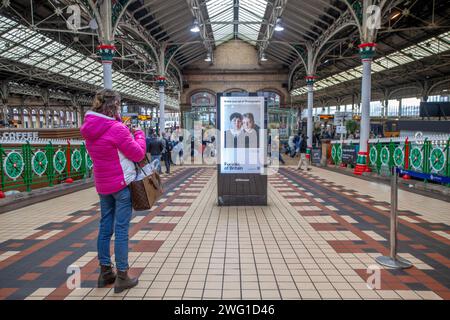 Porträt Großbritanniens, JCDecaux Banner, Business, Straßenmöbel, digitale Bildschirme, Grafiktafeln, Verkehrswerbung in Preston, Großbritannien Stockfoto