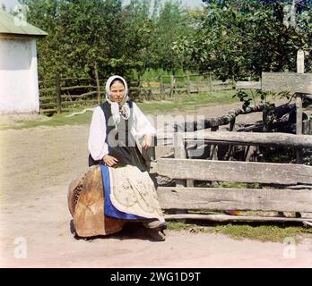 In Little Russia [d. h. der Ukraine] zwischen 1905 und 1915. Frau in traditioneller Tracht. Stockfoto