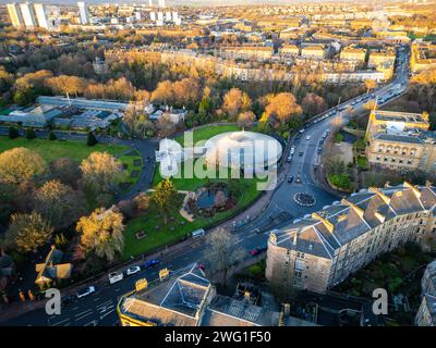 Golden Hour Drone Filmmaterial: Glasgow Botanic Gardens und Kibble Palace Aerial View Stockfoto