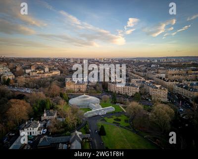 Glasgow Botanic Gardens at Dusk: Luftaufnahme mit Kibble Palace Stockfoto