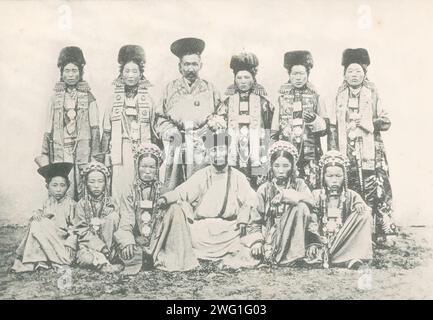 Eine Gruppe von Burjaten und Burjaten aus dem Bezirk Selenga, 1904–1917. Nationalbibliothek von Russland Stockfoto