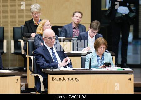 1041. Sitzung des Bundesrates, Dietmar Woidke, Ministerpräsident des Landes Brandenburg 1041. Sitzung des Bundesrates, Dietmar Woidke, Ministerpräsident des Landes Brandenburg Berlin Berlin GER *** 1041 Sitzung des Bundesrates, Dietmar Woidke, Ministerpräsident des Landes Brandenburg 1041 Sitzung des Bundesrates, Dietmar Woidke, Ministerpräsident des Landes Brandenburg Berlin GER Stockfoto