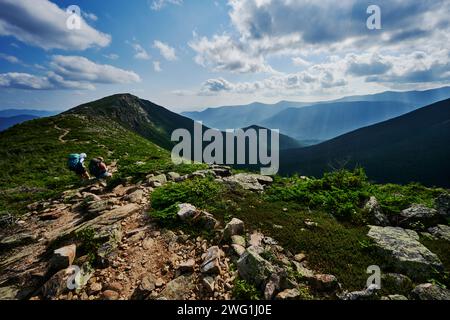 Wanderer genießen die Aussicht vom Mount Bond, White Mountains National Forest, New Hampshire, USA Stockfoto