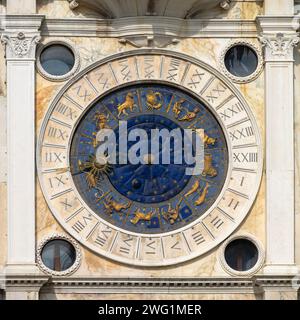 Südfassade Uhr am Uhrturm, Torre dell'Orologio, Venedig, Italien Stockfoto