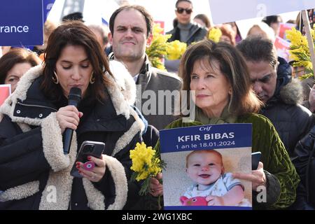 Anne Sinclair et plusieurs personnalités politique sont venus au Trocadéro réclamer la libération immédiate de tous les Prisonniers du hamas Stockfoto