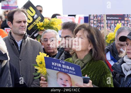 Anne Sinclair et plusieurs personnalités politique sont venus au Trocadéro réclamer la libération immédiate de tous les Prisonniers du hamas Stockfoto