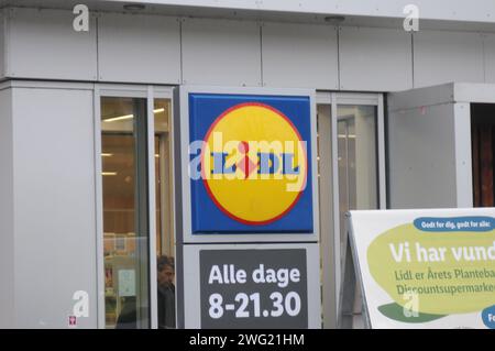 Kopenhagen, Dänemark /02 Februar 2024/. Deutscher Lebensmittelladen lidl in dänischer Hauptstadt. (Photo.Francis Joseph Dean/Dean Pictures) Stockfoto