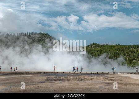 Dampfaufgang über Grand Prismatic Spring im Yellowstone-Nationalpark Stockfoto