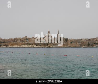 Ein Blick auf Valetta vom Tigne Point. Stockfoto