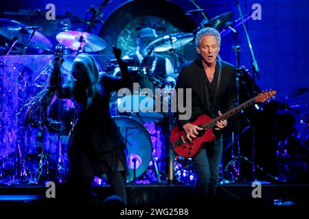 Stevie Nicks, Sänger, Schlagzeuger Mick Fleetwood und Lindsey Buckingham Gitarrist von Fleetwood Mac treten im TD Garden in Boston, Massac auf Stockfoto