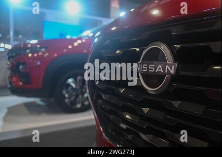 Neu-Delhi, Delhi, Indien. Februar 2024. Auf der Bharat Mobility Global Expo 2024 in Neu-Delhi, Indien, befindet sich am 2. Februar 2024 ein Nissan-Logo auf seinem Auto, Nissan Magnite. (Kreditbild: © Kabir Jhangiani/ZUMA Press Wire) NUR REDAKTIONELLE VERWENDUNG! Nicht für kommerzielle ZWECKE! Stockfoto