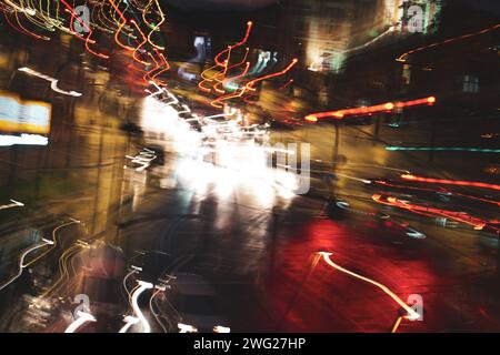 Bokeh und Unschärfe der Stadt bei Nacht Stockfoto