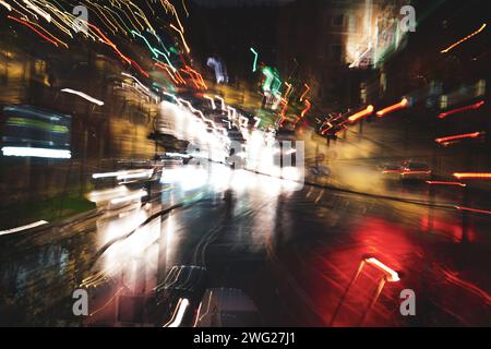 Bokeh und Unschärfe der Stadt bei Nacht Stockfoto