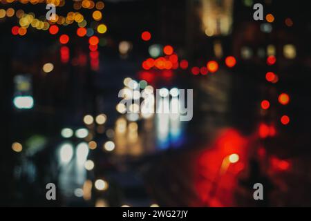 Bokeh und Unschärfe der Stadt bei Nacht Stockfoto