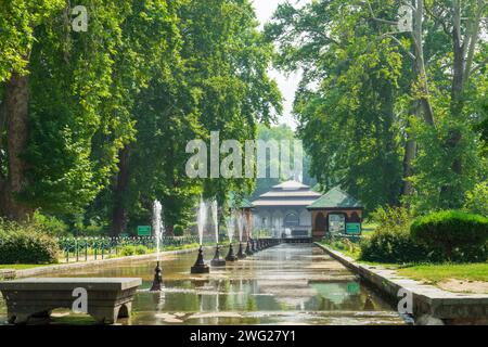 Shalimar Garden ist auch als Garten der Liebe bekannt. Es gibt viele Mogul-Gärten in Srinagar, Jammu und Kaschmir, Indien. Stockfoto