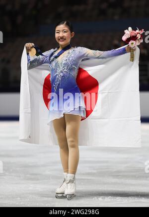 Shanghai, China. Februar 2024. Die japanische Goldmedaillengewinnerin Chiba Mone posiert nach der Verleihung der Damen-Einzel-Skating-Veranstaltung der ISU Four Continents Eiskunstlauf-Meisterschaft 2024 in Shanghai, Ostchina, 2. Februar 2024. Quelle: Wang Xiang/Xinhua/Alamy Live News Stockfoto