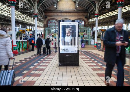 Porträt Großbritanniens, JCDecaux Banner, Business, Straßenmöbel, digitale Bildschirme, Verkehrswerbung in Preston, Großbritannien Stockfoto