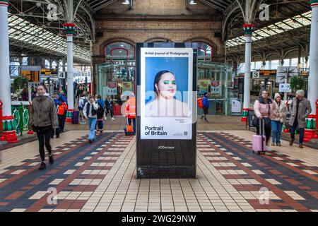 Porträt Großbritanniens, JCDecaux Banner, Business, Straßenmöbel, digitale Bildschirme, Verkehrswerbung in Preston, Großbritannien Stockfoto