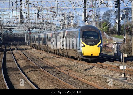 Avanti West Coast Pendolino 390013, die 1A33 11:35 Manchester Piccadilly nach London Euston fuhr und sich am 2. Februar 2024 Lichfield Trent Valley näherte Stockfoto