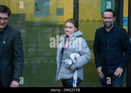 London, England, Großbritannien. Februar 2024. Die Klimaaktivistin GRETA THUNBERG wird vor dem Westminster Magistrates Court in London gesehen, nachdem sie wegen Ordnungswidrigkeiten für nicht schuldig befunden wurde. Die 21-Jährige aus Schweden wurde während der Demonstration in der Nähe des InterContinental Hotels in Mayfair am 17. Oktober verhaftet, als sich die Ölverantwortlichen dort zum Energy Intelligence Forum trafen. (Kreditbild: © Tayfun Salci/ZUMA Press Wire) NUR REDAKTIONELLE VERWENDUNG! Nicht für kommerzielle ZWECKE! Stockfoto