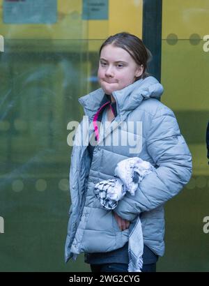 London, England, Großbritannien. Februar 2024. Die Klimaaktivistin GRETA THUNBERG wird vor dem Westminster Magistrates Court in London gesehen, nachdem sie wegen Ordnungswidrigkeiten für nicht schuldig befunden wurde. Die 21-Jährige aus Schweden wurde während der Demonstration in der Nähe des InterContinental Hotels in Mayfair am 17. Oktober verhaftet, als sich die Ölverantwortlichen dort zum Energy Intelligence Forum trafen. (Kreditbild: © Tayfun Salci/ZUMA Press Wire) NUR REDAKTIONELLE VERWENDUNG! Nicht für kommerzielle ZWECKE! Stockfoto