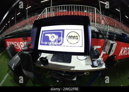 Almere, Niederlande. Februar 2024. ALMERE, 02.02.2024, Yanmar Stadium, Saison 2023/2024, Dutch Eredivisie Football. VAR Terminal vor dem Spiel Almere City - Excelsior Credit: Pro Shots/Alamy Live News Stockfoto