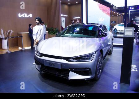 New Delhi - 1. Februar 2024: Der EV6-Wagen von Kia Motors wird auf der Bharat Mobility Global Expo 2024 in New Delhi in Indien gezeigt. Stockfoto