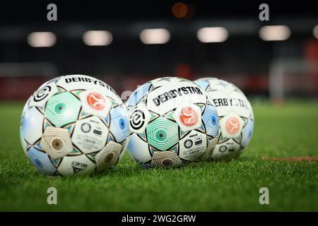 Almere, Niederlande. Februar 2024. ALMERE, 02.02.2024, Yanmar Stadium, Saison 2023/2024, Dutch Eredivisie Football. Derbystar Ball vor dem Spiel Almere City - Excelsior Credit: Pro Shots/Alamy Live News Stockfoto