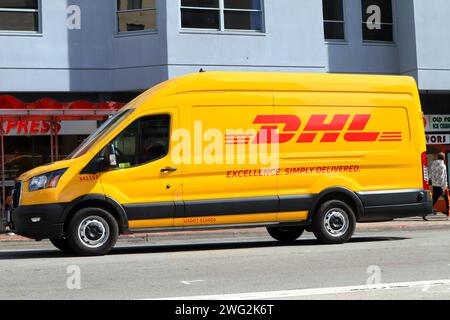 San Francisco, Kalifornien: DHL-Lieferwagen. DHL (Dasley Hillblom Lynn) ist ein internationaler Kurierdienst Stockfoto