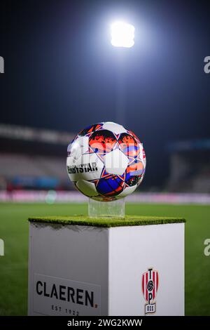 Oss, Niederlande. Februar 2024. OSS, NIEDERLANDE - 2. FEBRUAR: Matchball im Frans Heesen Stadion am 2. Februar 2024 in Oss, Niederlande, beim niederländischen Keuken Kampioen Divisie-Spiel zwischen TOP Oss und ADO den Haag. (Foto von Gabriel Calvino Alonso/Orange Pictures) Credit: Orange Pics BV/Alamy Live News Stockfoto