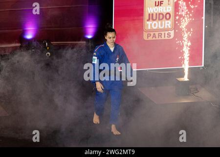 Paris, Frankreich. Februar 2024. MOKDAR FAIZA (FRA) (PARIS SAINT GERMAIN JUDO 75) gewann die Goldmedaille gegen DEGUCHI Christa (CAN) in der Kategorie 57 kg Frauen während des Paris Grand Slam 2024, IJF Judo, 50-jähriges Jubiläum, am 2. Februar 2024 in der Accor Arena in Paris, Frankreich - Foto Stephane Allaman/DPPI Credit: DPPI Media/Alamy Live News Stockfoto