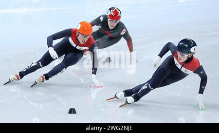 5. FEBRUAR 2022 - Peking, China: Suzanne SCHULTING #1 und Xandra VELZEBOER #6 des Teams Niederlande im Viertelfinale 2 des Mixed Team Relay der SH Stockfoto