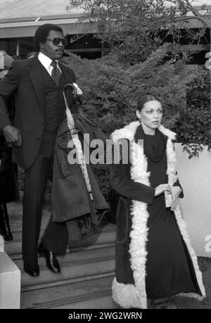 **DATEIFOTO** Carl Weathers ist verstorben** Carl Weathers bei der Beerdigung für David Janssen am 17. Februar 1980 im Hillside Memorial Park in Los Angeles, Kalifornien Credit: Ralph Dominguez/MediaPunch Stockfoto