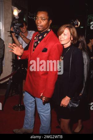 **DATEIFOTO** Carl Weathers ist verstorben** Carl Weathers und seine Frau um 1990. Credit: Ralph Dominguez/MediaPunch Stockfoto