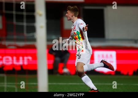 Maastricht, Niederlande. Februar 2024. MAASTRICHT, NIEDERLANDE - 2. FEBRUAR: Ferre Slegers von MVV Maastricht feiert sein Tor während des Matches MVV Maastricht zwischen Telstar am 2. Februar 2024 in de Geusselt in Maastricht, Niederlande. (Foto von Orange Pictures) Credit: dpa/Alamy Live News Stockfoto