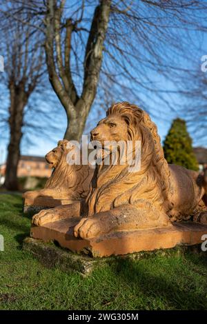 Statue eines 2 Löwen im Victoria Park Newbury Berkshire Stockfoto