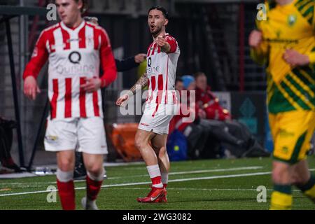 Oss, Niederlande. Februar 2024. OSS, NIEDERLANDE - 2. FEBRUAR: Delano Ladan von TOP Oss Coaching während des niederländischen Keuken Kampioen Divisie Spiels zwischen TOP Oss und ADO den Haag im Frans Heesen Stadion am 2. Februar 2024 in Oss, Niederlande. (Foto von Gabriel Calvino Alonso/Orange Pictures) Credit: Orange Pics BV/Alamy Live News Stockfoto