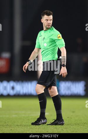 Almere, Niederlande. Februar 2024. ALMERE, 02.02.2024, Yanmar Stadium, Saison 2023/2024, Dutch Eredivisie Football.Schiedsrichter Robin Hensgens während des Spiels Almere City - Excelsior Credit: Pro Shots/Alamy Live News Stockfoto