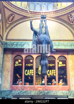 Prag- Czech- 26. August 2019: Umgedrehtes Pferd in Luzern in Prag. D. Schwarz Stockfoto