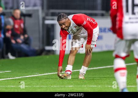 Emmen, Niederlande. Februar 2024. EMMEN, NIEDERLANDE - 2. FEBRUAR: Vicente Besuijen vom FC Emmen hat beim niederländischen Keuken Kampioen Divisie Spiel zwischen dem FC Emmen und dem FC Eindhoven am 2. Februar 2024 in de Oude Meerdijk in Emmen, Niederlande, Krämpfe. (Foto: Pieter van der Woude/Orange Pictures) Credit: Orange Pics BV/Alamy Live News Stockfoto