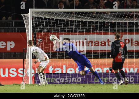 Almere, Niederlande. Februar 2024. ALMERE, 02.02.2024, Yanmar Stadium, Saison 2023/2024, Dutch Eredivisie Football. Almere City FC Torhüter Nordin Bakker während des Spiels Almere City - Excelsior Credit: Pro Shots/Alamy Live News Stockfoto
