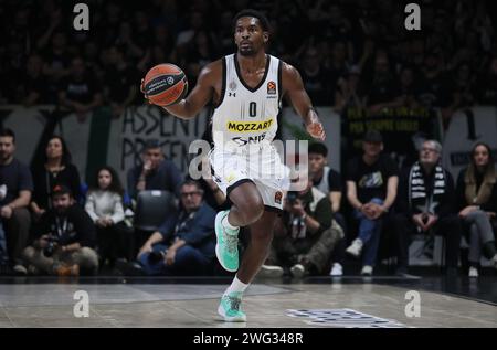 Bologna, Italien. Februar 2024. Jaleen Smith (Partizan Belgrad) während des Basketball-Europameisterschaftsspiels Segafredo Virtus Bologna gegen Partizan Mozzart wettete Belgrad. Bologna, 02. Februar 2024 in der Segafredo Arena Credit: Independent Photo Agency/Alamy Live News Stockfoto