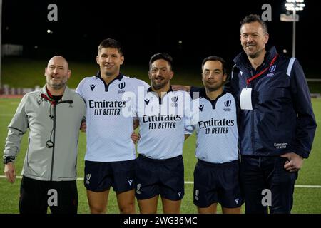 Colwyn Bay, Großbritannien. 31. August 2023. Schiedsrichter Jeremy Rosier und sein amtierendes Team nach dem Guinness U20 Six Nations Match Wales U20 gegen Schottland U20 2024 im Stadiwm CSM, Colwyn Bay, Vereinigtes Königreich, 2. Februar 2024 (Foto: Steve Flynn/News Images) in Colwyn Bay, Vereinigtes Königreich am 31. Februar 2023. (Foto: Steve Flynn/News Images/SIPA USA) Credit: SIPA USA/Alamy Live News Stockfoto