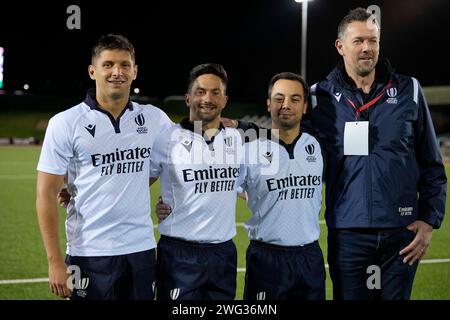 Colwyn Bay, Großbritannien. 31. August 2023. Schiedsrichter Jeremy Rosier und sein amtierendes Team nach dem Guinness U20 Six Nations Match Wales U20 gegen Schottland U20 2024 im Stadiwm CSM, Colwyn Bay, Vereinigtes Königreich, 2. Februar 2024 (Foto: Steve Flynn/News Images) in Colwyn Bay, Vereinigtes Königreich am 31. Februar 2023. (Foto: Steve Flynn/News Images/SIPA USA) Credit: SIPA USA/Alamy Live News Stockfoto