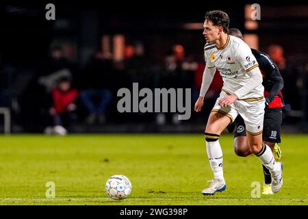 Almere, Niederlande. Februar 2024. ALMERE, NIEDERLANDE - 2. FEBRUAR: Siebe Horemans von Excelsior Rotterdam spielt mit dem Ball während des niederländischen Eredivisie-Spiels zwischen Almere City FC und Excelsior Rotterdam im Yanmar Stadion am 2. Februar 2024 in Almere, Niederlande. (Foto von Andre Weening/Orange Pictures) Credit: dpa/Alamy Live News Stockfoto