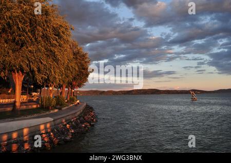 Trasimeno See Blue Hour in Umbrien Italien Stockfoto