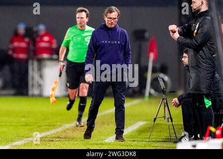 Almere, Niederlande. Februar 2024. ALMERE, NIEDERLANDE - 2. FEBRUAR: Trainer Alex Pastoor vom Almere City FC sieht beim niederländischen Eredivisie-Spiel zwischen Almere City FC und Excelsior Rotterdam im Yanmar Stadion am 2. Februar 2024 in Almere, Niederlande, an. (Foto von Andre Weening/Orange Pictures) Credit: Orange Pics BV/Alamy Live News Stockfoto