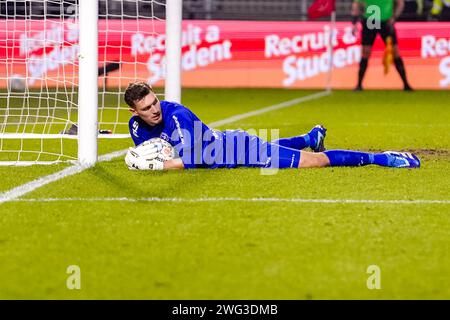 Almere, Niederlande. Februar 2024. ALMERE, NIEDERLANDE - 2. FEBRUAR: Torhüter Nordin Bakker vom Almere City FC hält den Ball während des niederländischen Eredivisie-Spiels zwischen Almere City FC und Excelsior Rotterdam im Yanmar Stadion am 2. Februar 2024 in Almere, Niederlande. (Foto von Andre Weening/Orange Pictures) Credit: Orange Pics BV/Alamy Live News Stockfoto